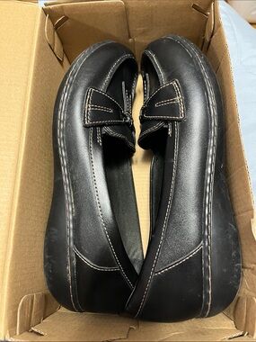 Clark’s Women’s  Wide width Black Slip-On Casual Loafers